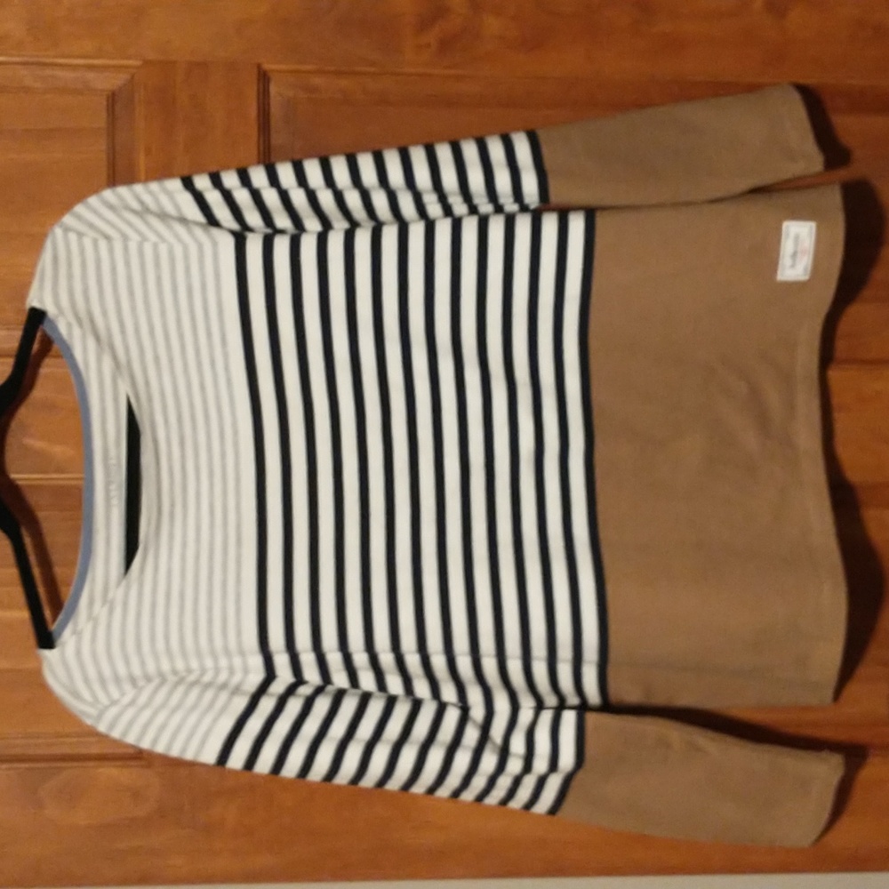 Talbots woman's size L cotton long sleeve with front logo patch